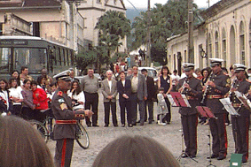 AUTORIDADES E BANDA DA POL�CIA MILITAR